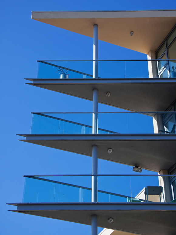 L'innovation en architecture contemporaine : les garde-corps en verre