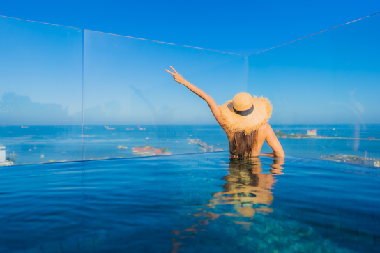 garde corps en verre pour piscine privée