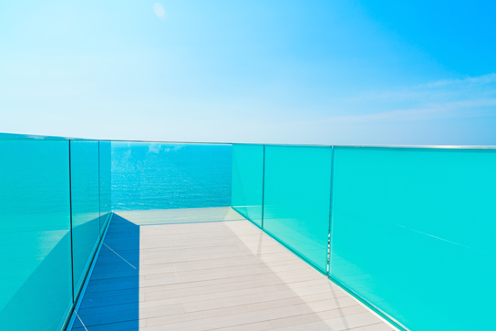 5 avantages des garde corps en verre pour votre terrasse