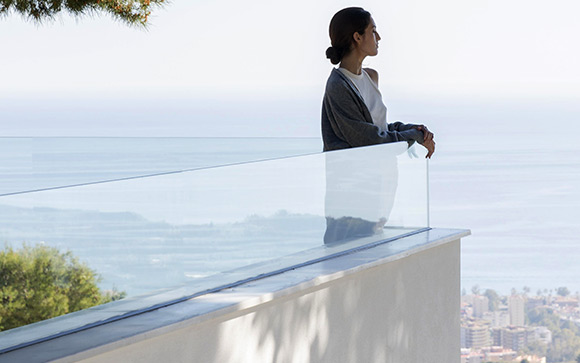 garde corps en verre pour parapet de balcon