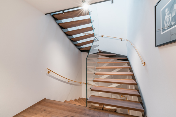 rambarde escalier en verre avec points de fixation inox